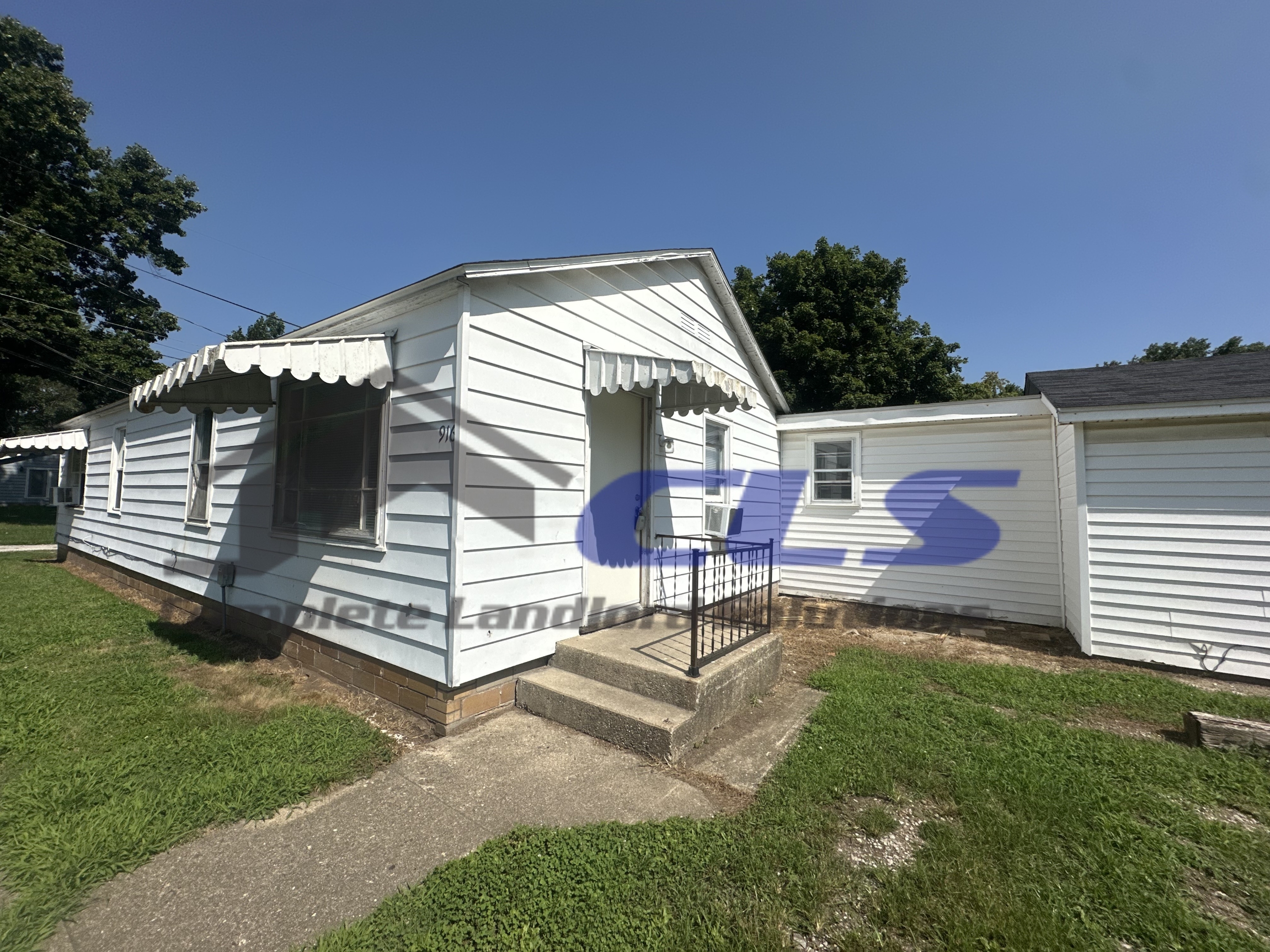 916 Kussner Street - 916
